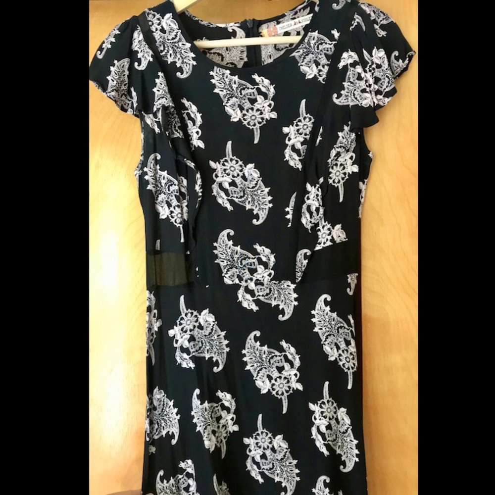 Chelsea & Violet Dress - Picture 2 of 4